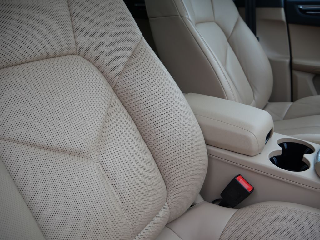 Thumbnail: 2023 Porsche Macan - 29