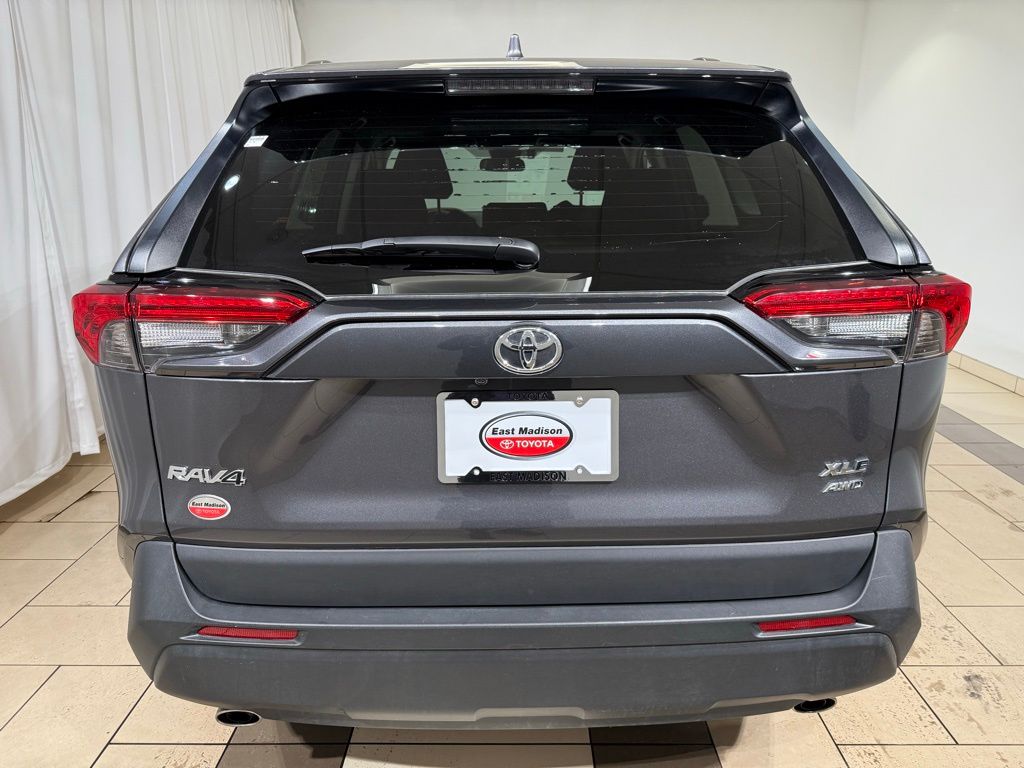 Thumbnail: 2022 Toyota RAV4 - 4