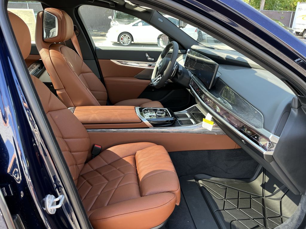 Thumbnail: 2026 BMW 7 Series - 25