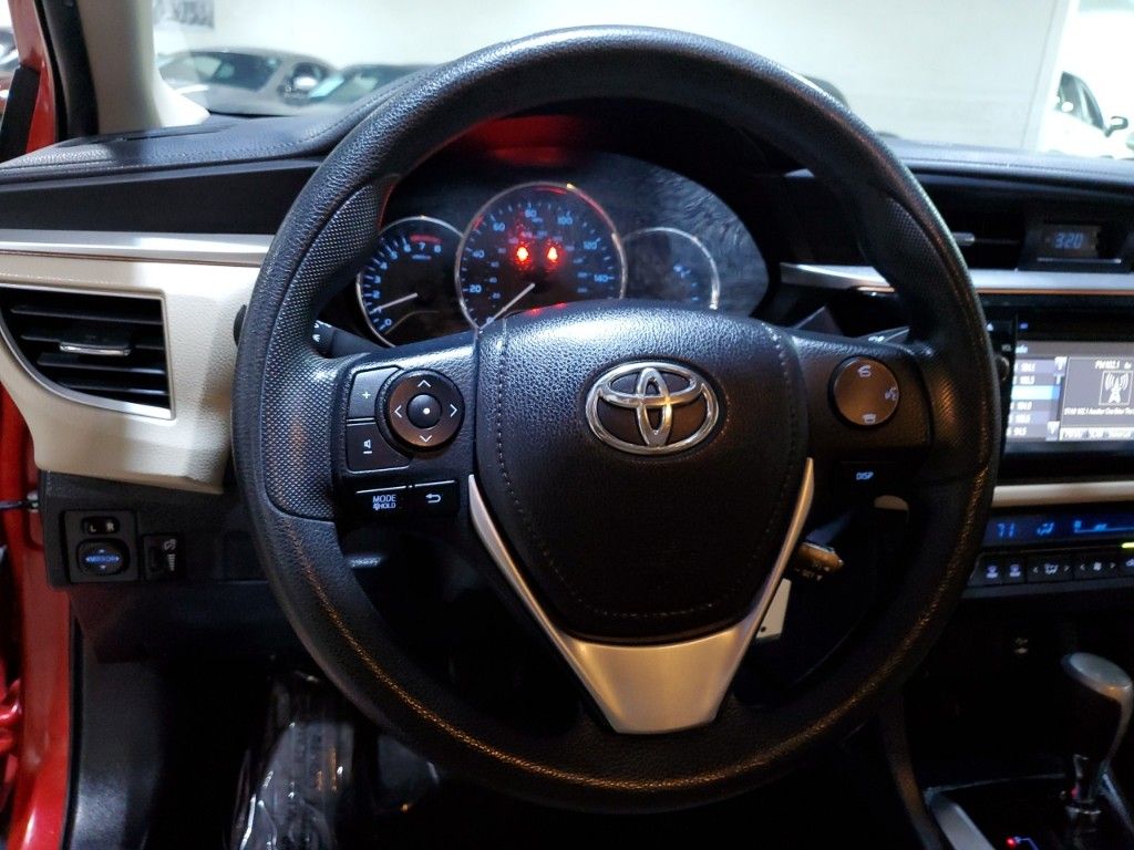 2015 Toyota Corolla LE 27