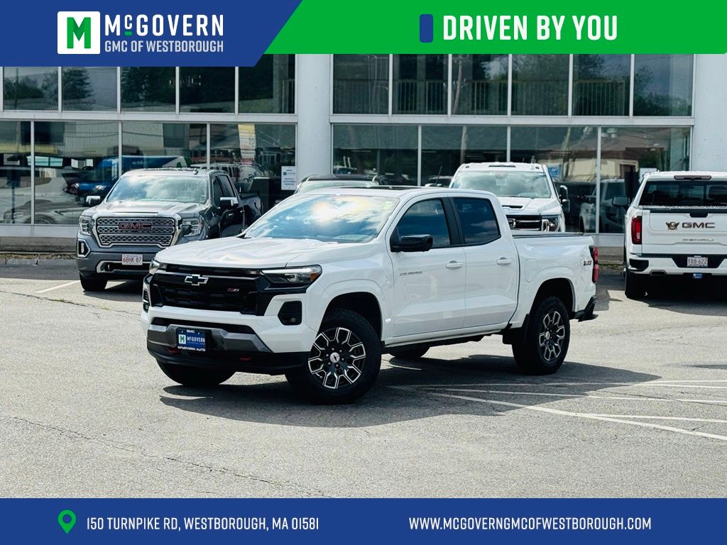 Summit White 2025 Chevrolet Colorado Pickup Truck Four-Wheel Drive 8-Speed Automatic