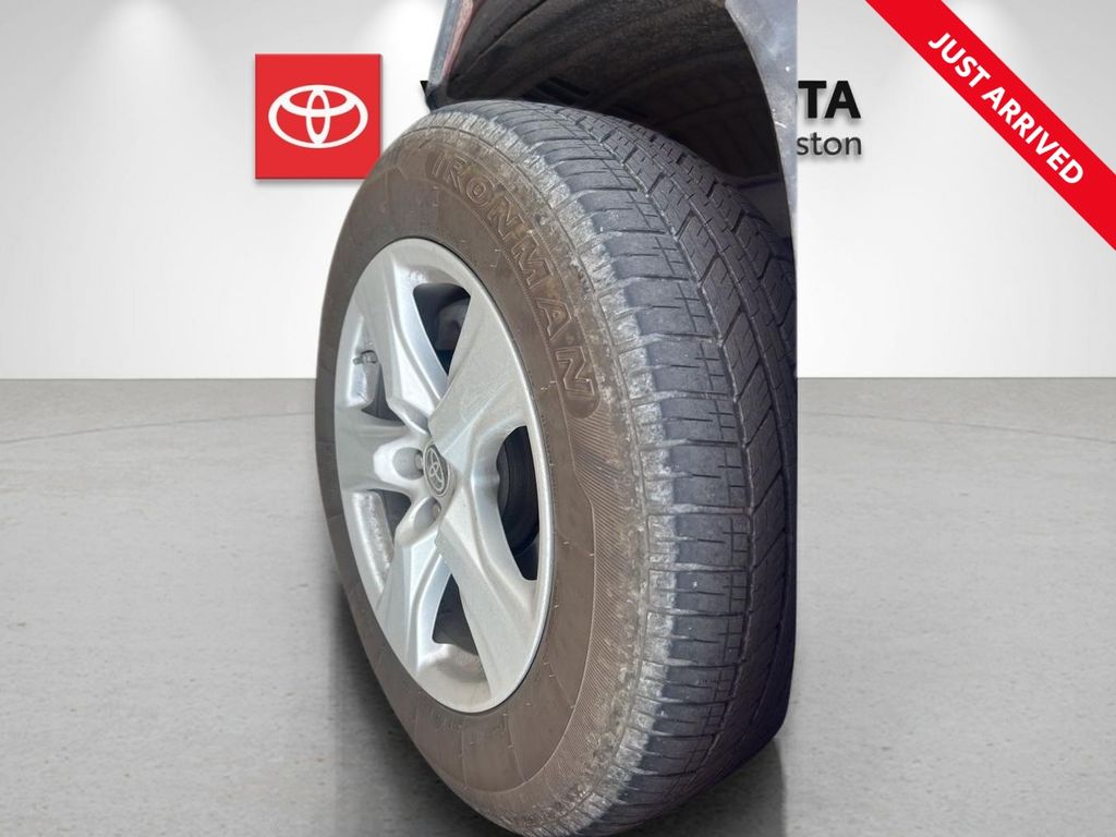 Pearl 2022 Toyota Highlander LE AWD SUV / Crossover All-Wheel Drive 8-Speed Automatic