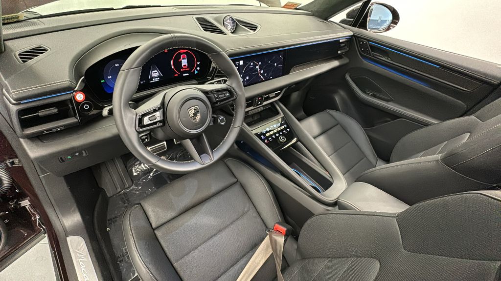 Thumbnail: 2025 Porsche Macan - 4