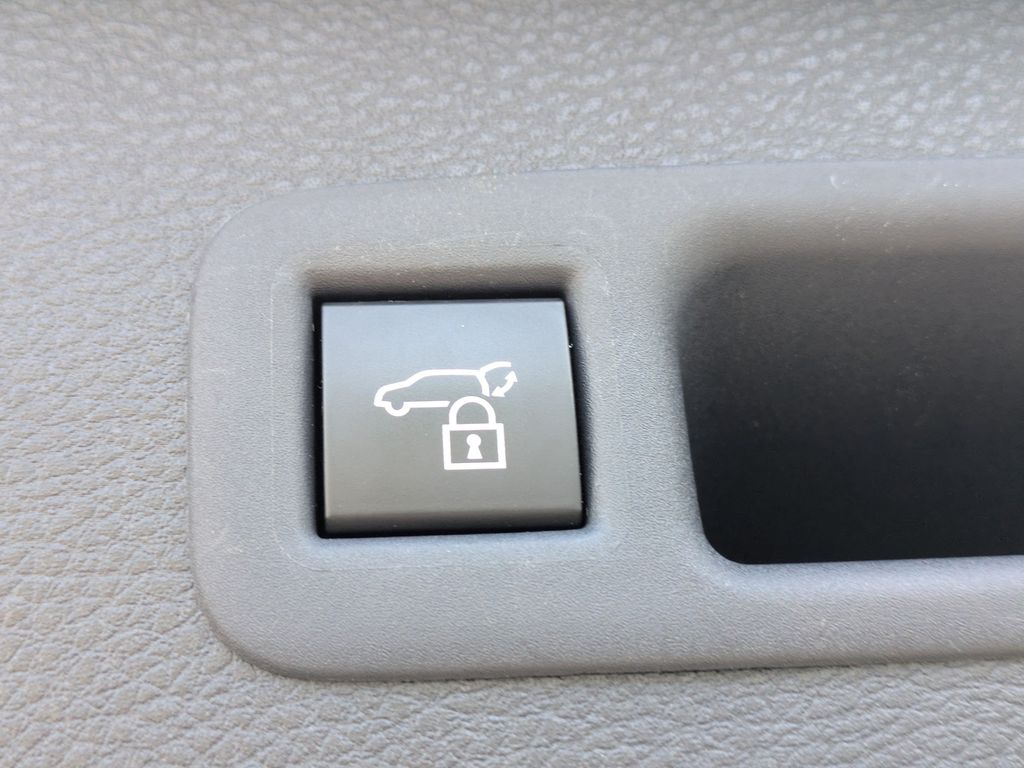Used 2025 Toyota Sienna Van