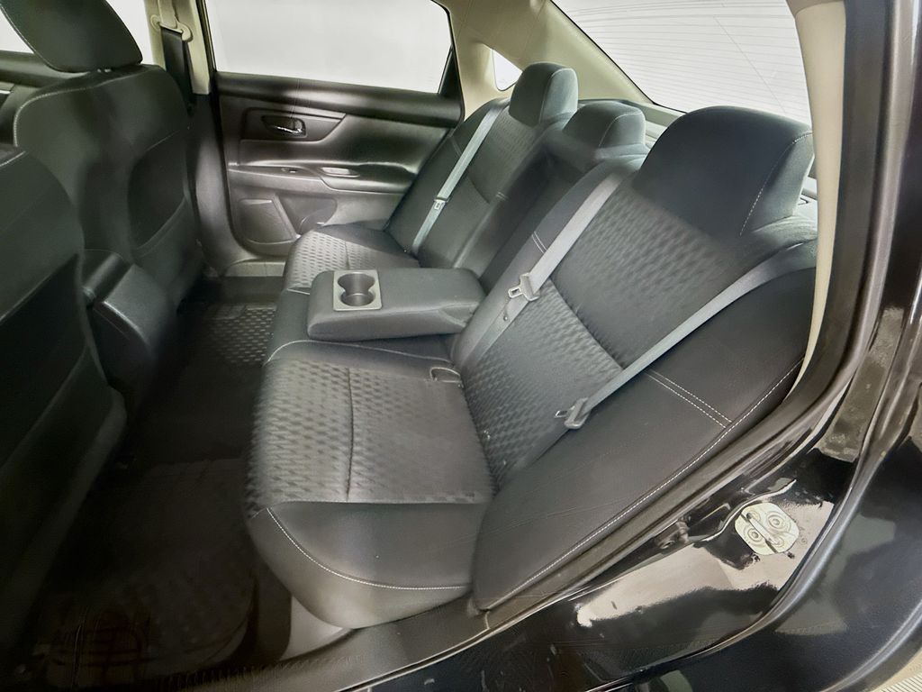 Thumbnail: 2017 Nissan Altima - 22