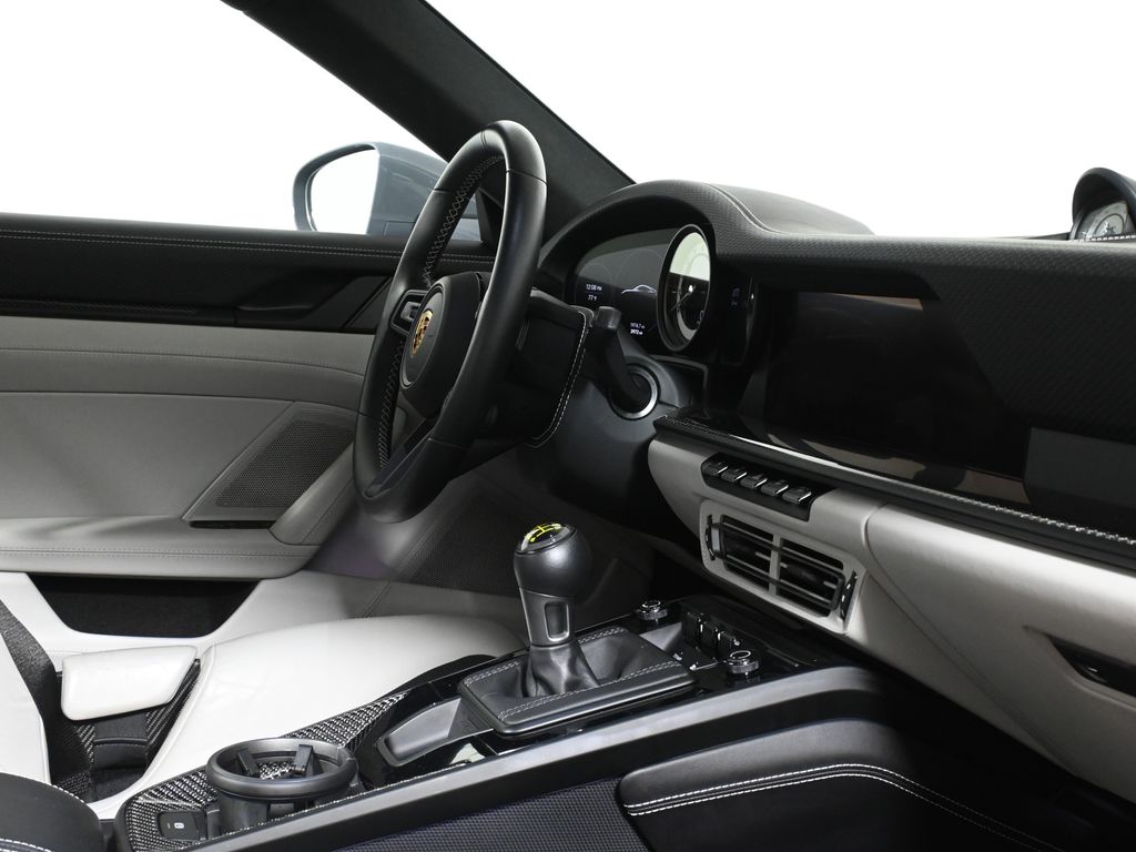 Thumbnail: 2023 Porsche 911 - 32