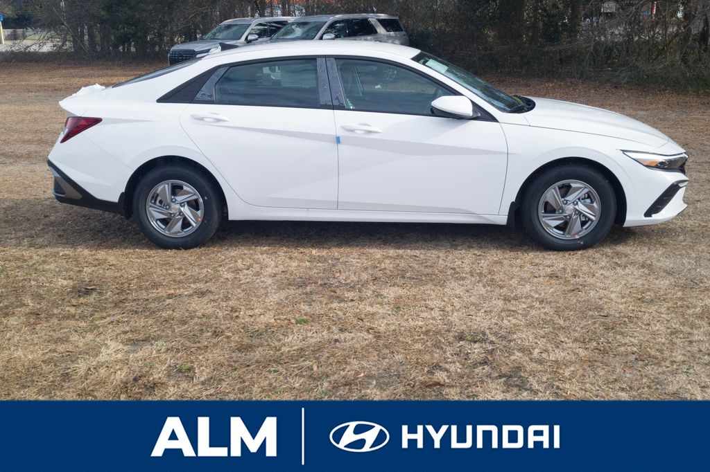 New 2026 White Hyundai SE image 5