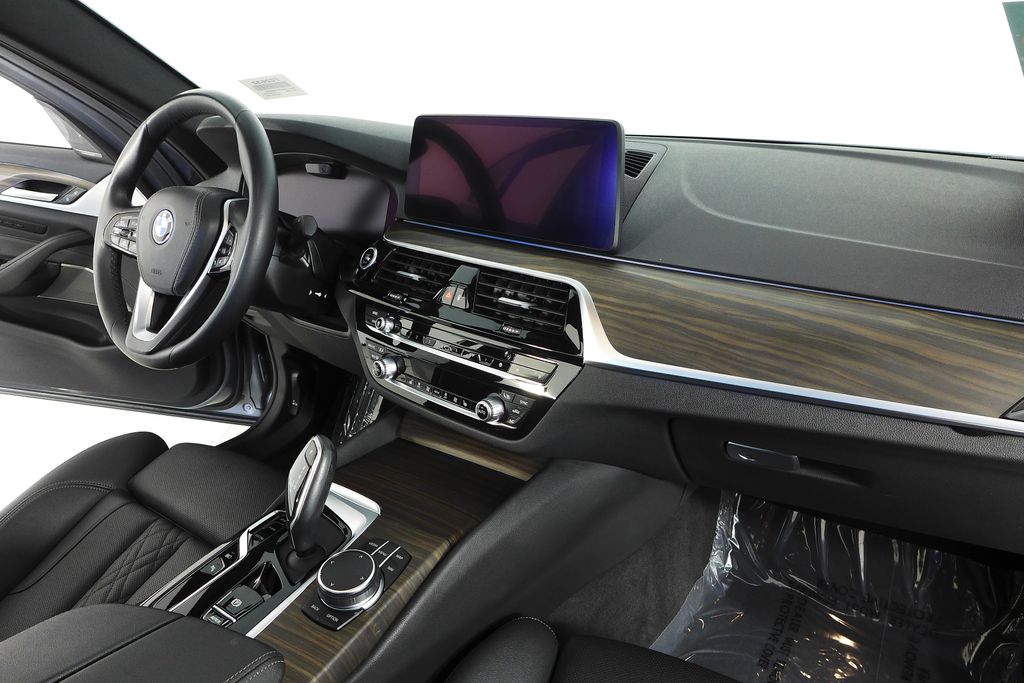 Thumbnail: 2023 BMW 5 Series - 13