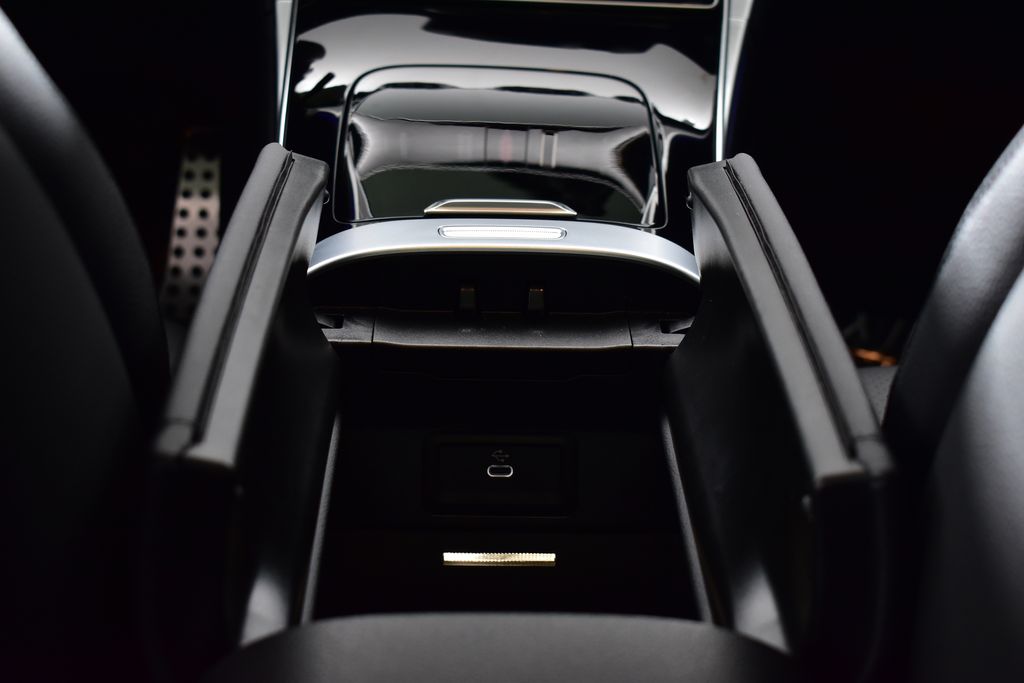 Thumbnail: 2025 Mercedes-Benz C-Class - 23