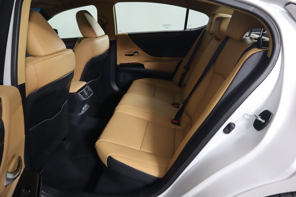 2025 Lexus ES Hybrid 300h 21