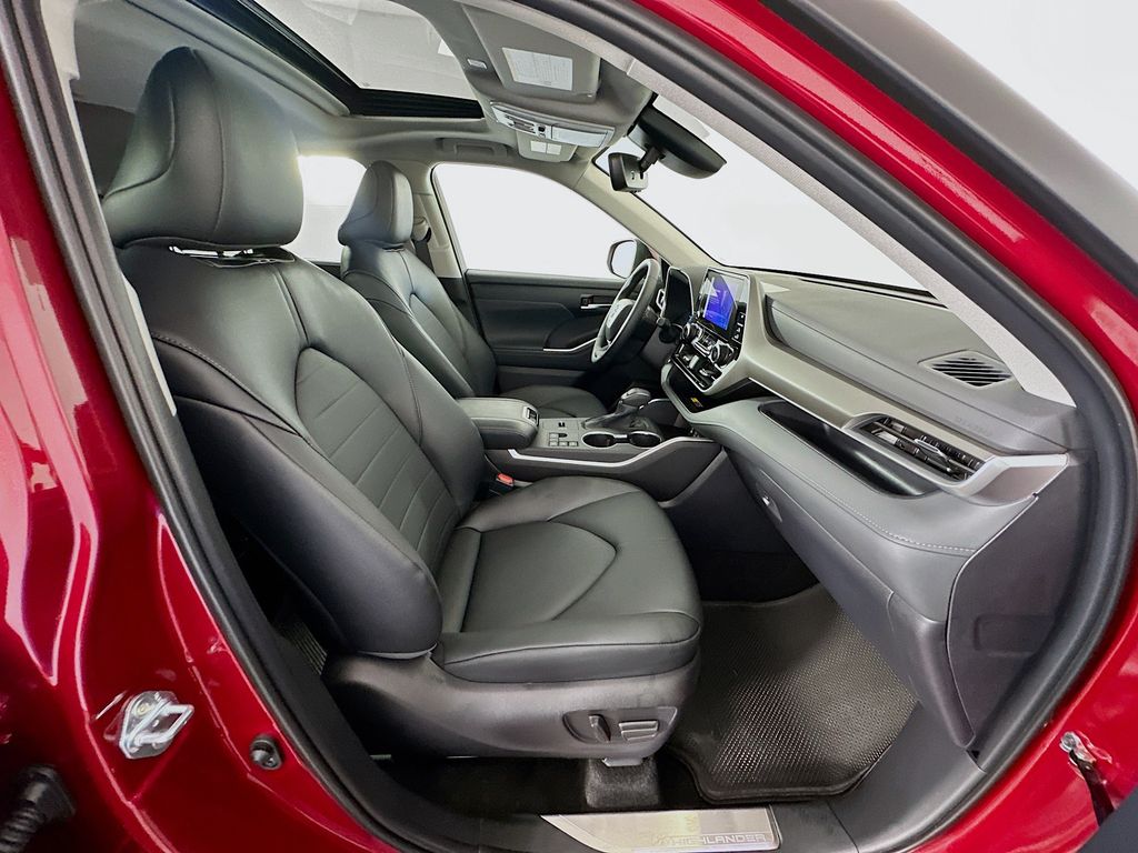 Thumbnail: 2026 Toyota Highlander - 29