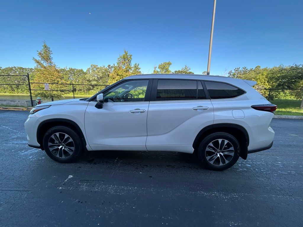 Thumbnail: 2025 Toyota Highlander - 2