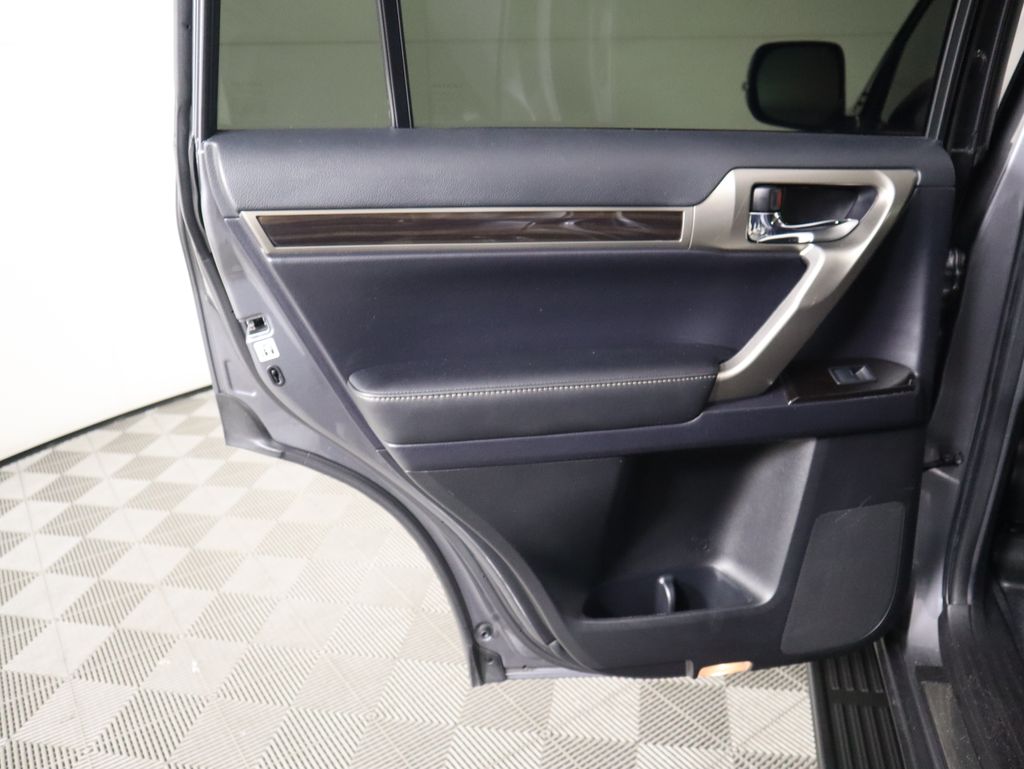 2016 Lexus GX 460 27