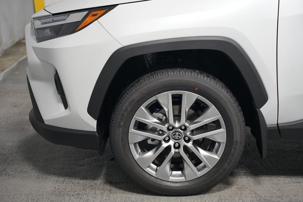 2025 Toyota RAV4 XLE Premium 5