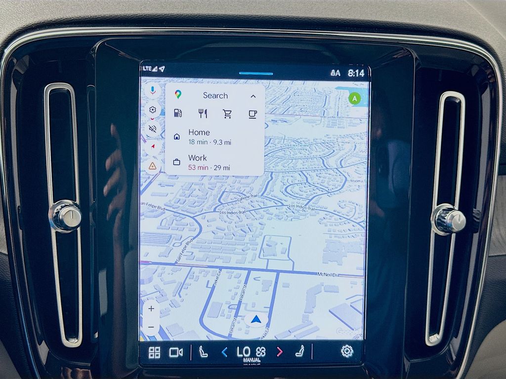 Thumbnail: 2023 Volvo XC40 - 13