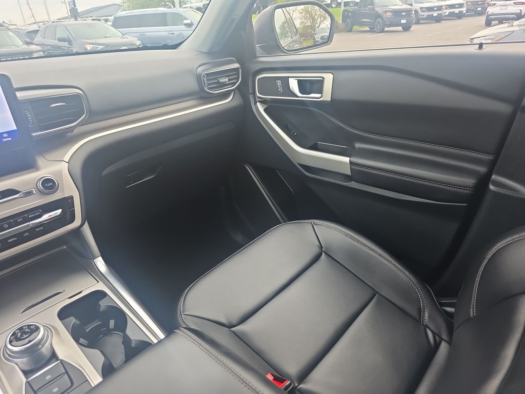 Certified Used 2024 Blue Ford XLT image 25