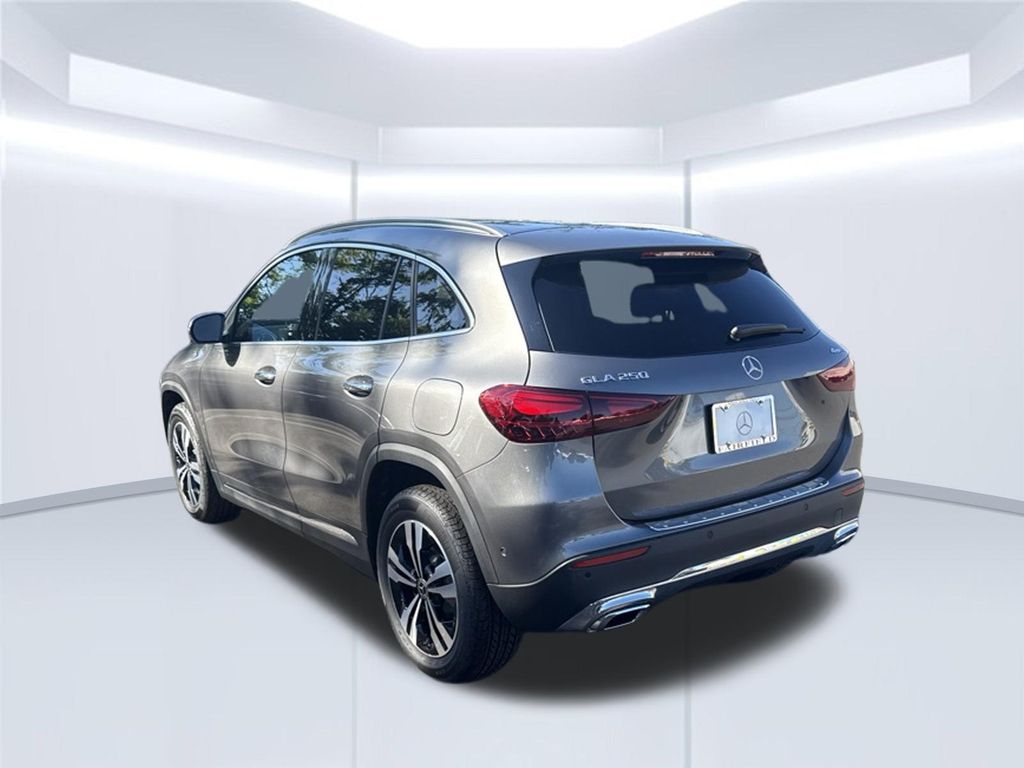 Thumbnail: 2026 Mercedes-Benz GLA - 3