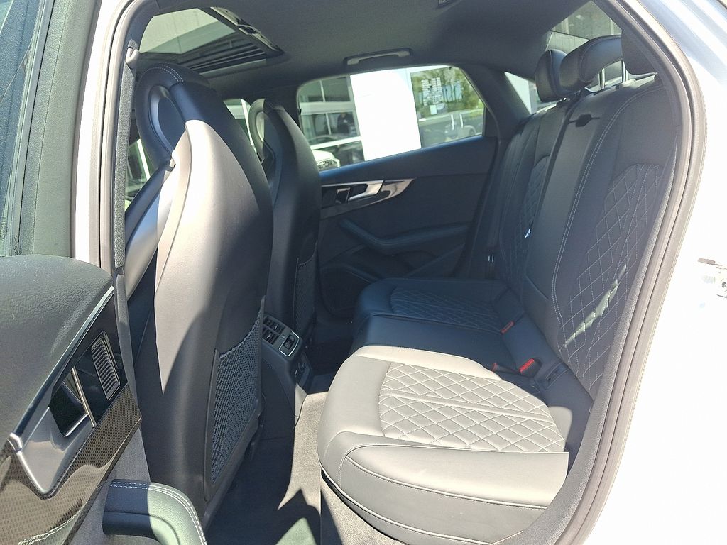 Thumbnail: 2023 Audi S4 - 10