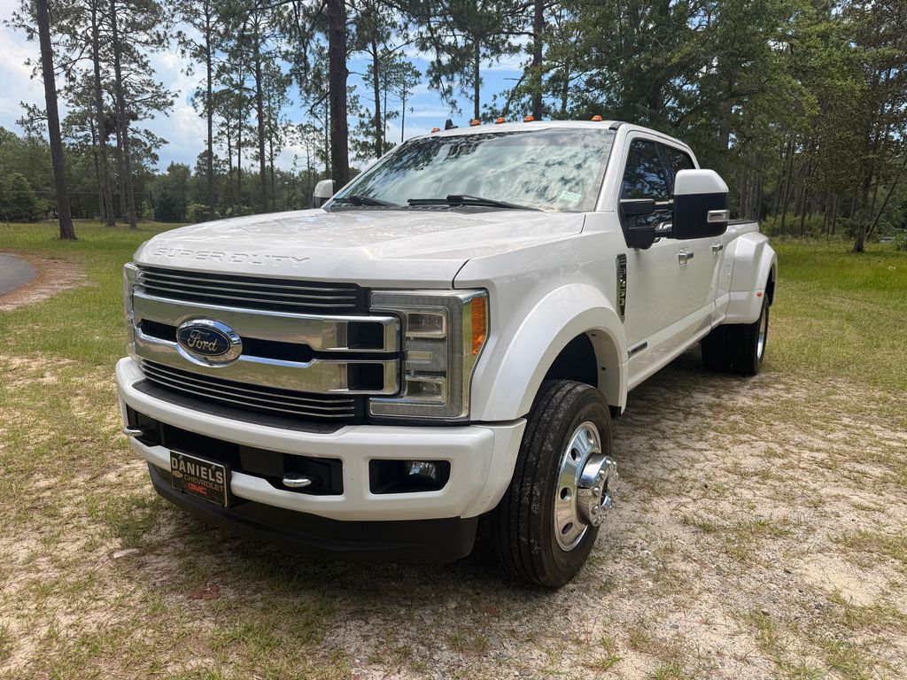 White Platinum Clearcoat Metallic 2019 Ford F-450 Super Duty Pickup Truck Four-Wheel Drive 6-Speed Automatic