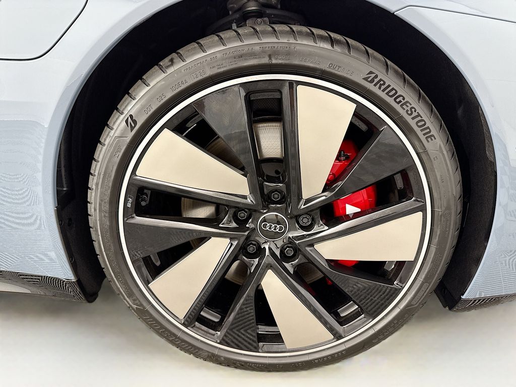 Thumbnail: 2026 Audi e-tron GT - 30