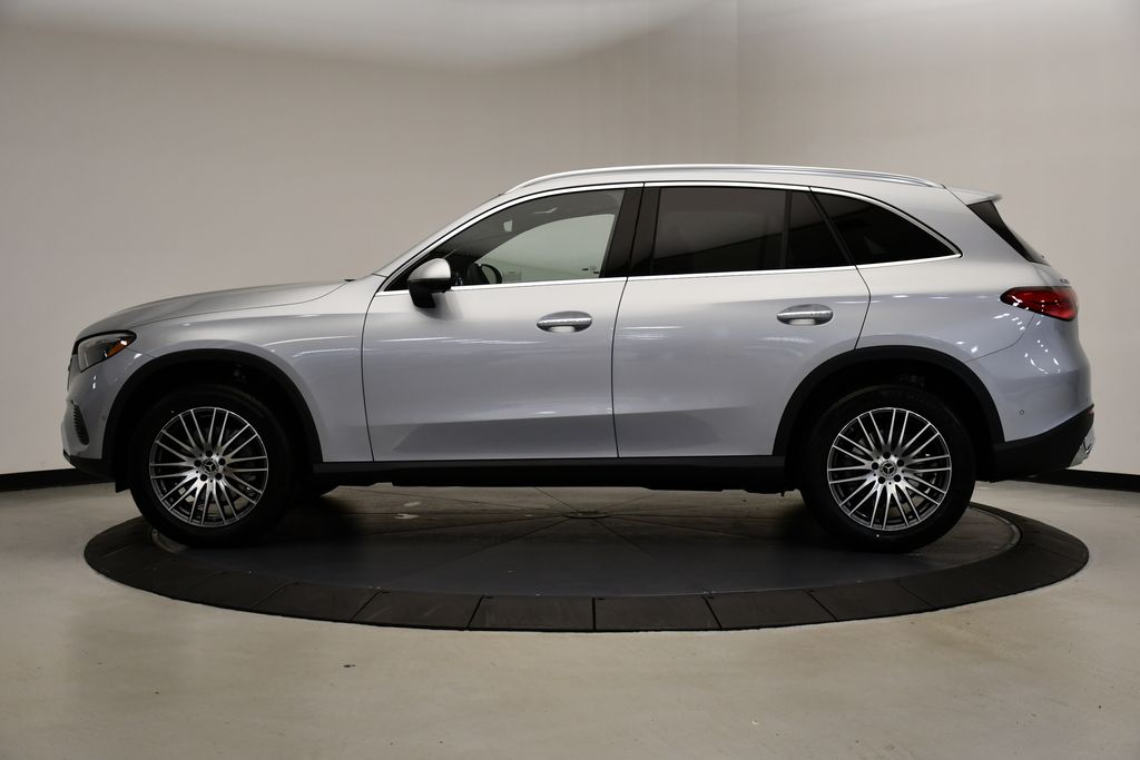 2025 Mercedes-Benz GLC 300 2