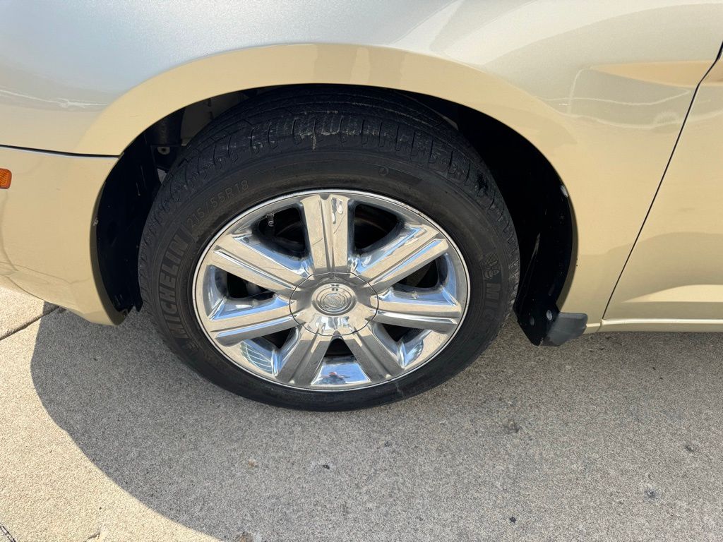 View vehicle photo 6