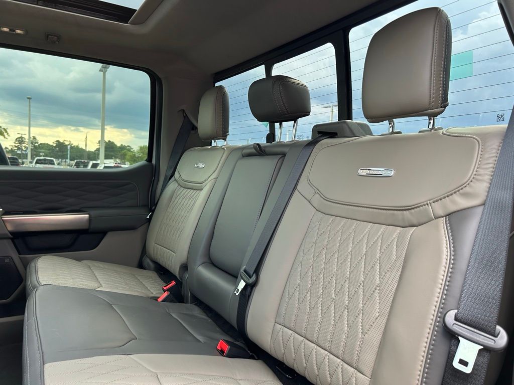 2025 Ford F-450 Super Duty Platinum