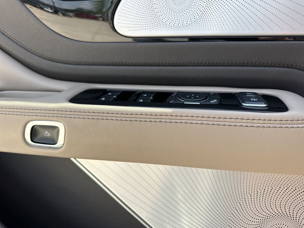 2021 Pristine White Lincoln Aviator Reserve AWD SUV