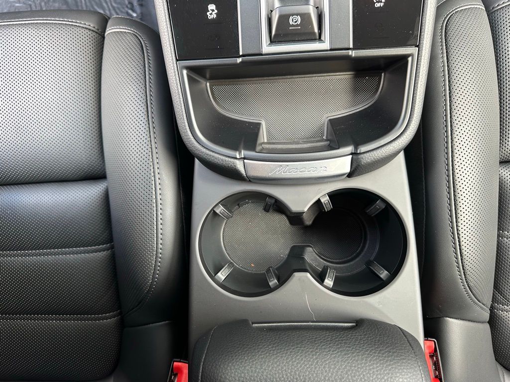 Thumbnail: 2026 Porsche Macan - 28