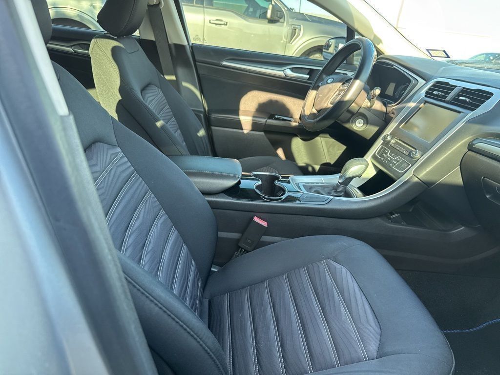 2016 Ford Fusion SE - 6