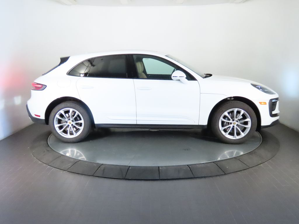 Thumbnail: 2025 Porsche Macan - 8