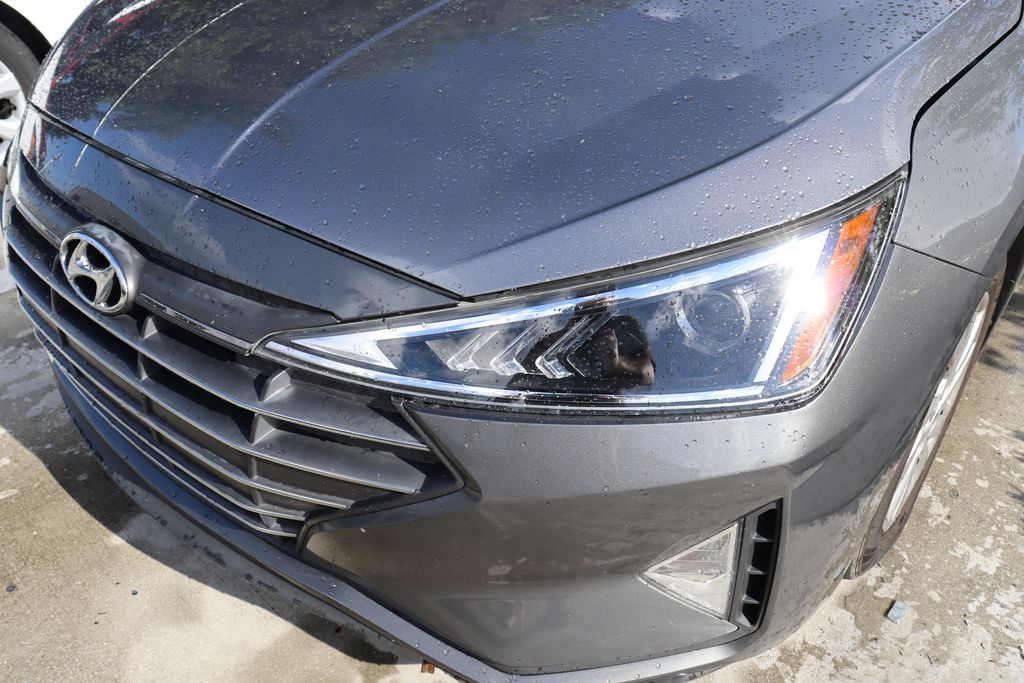 Thumbnail: 2019 Hyundai Elantra - 3