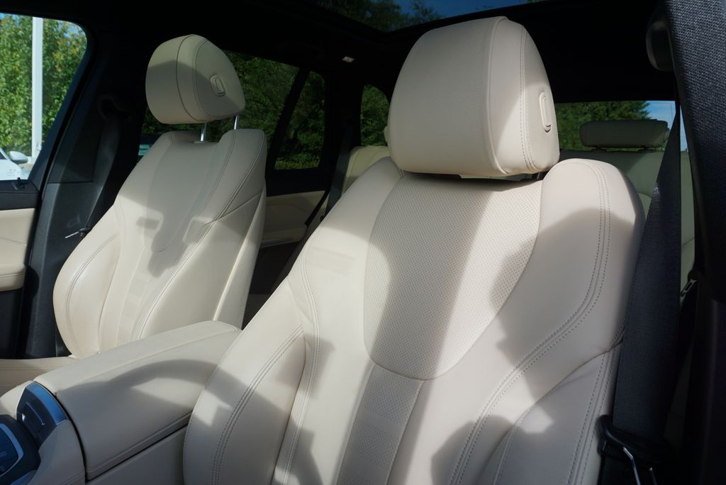 Thumbnail: 2022 BMW X5 - 11