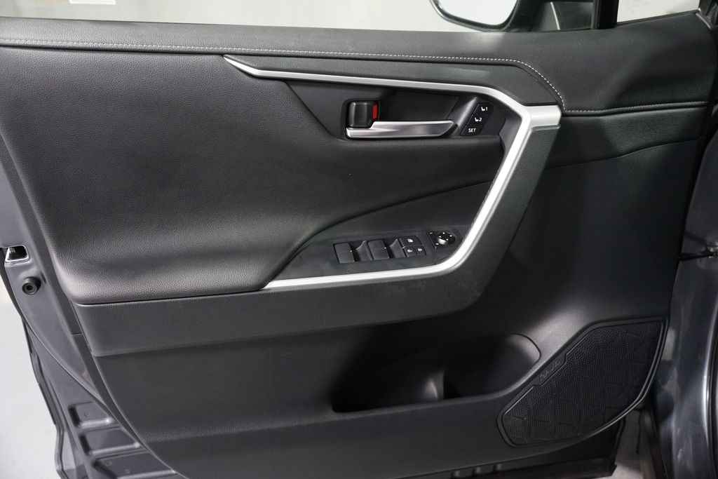 Thumbnail: 2019 Toyota RAV4 - 32