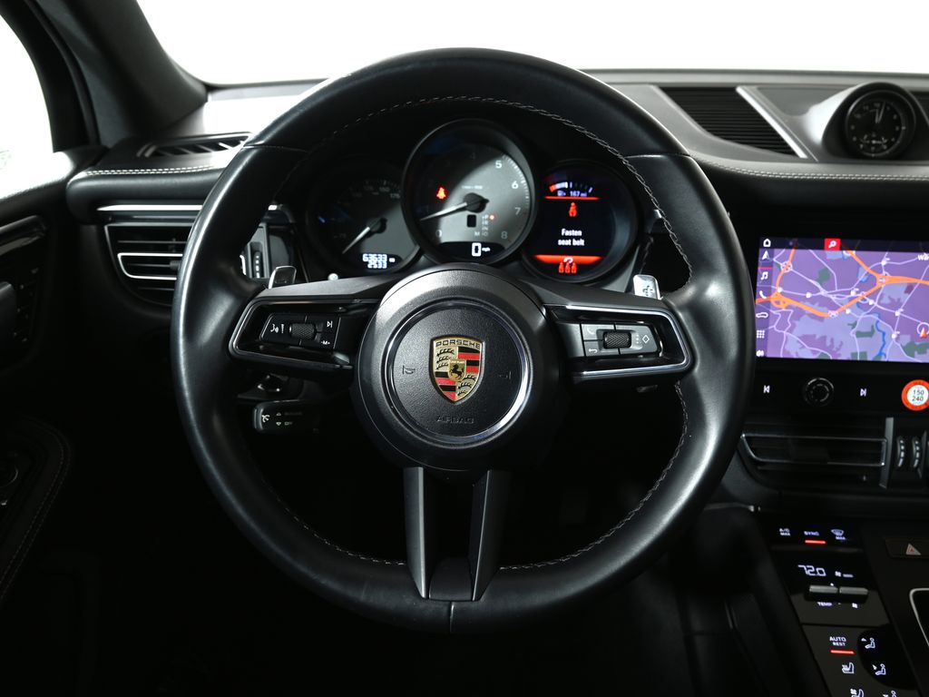 Thumbnail: 2022 Porsche Macan - 18