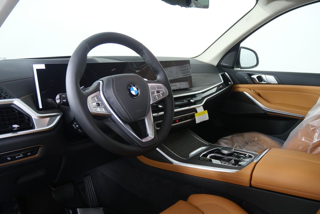 Thumbnail: 2026 BMW X7 - 13
