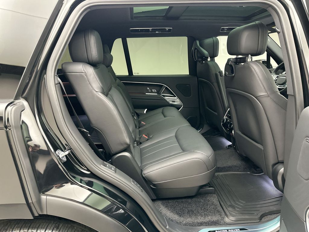 Thumbnail: 2025 Land Rover Range Rover - 7