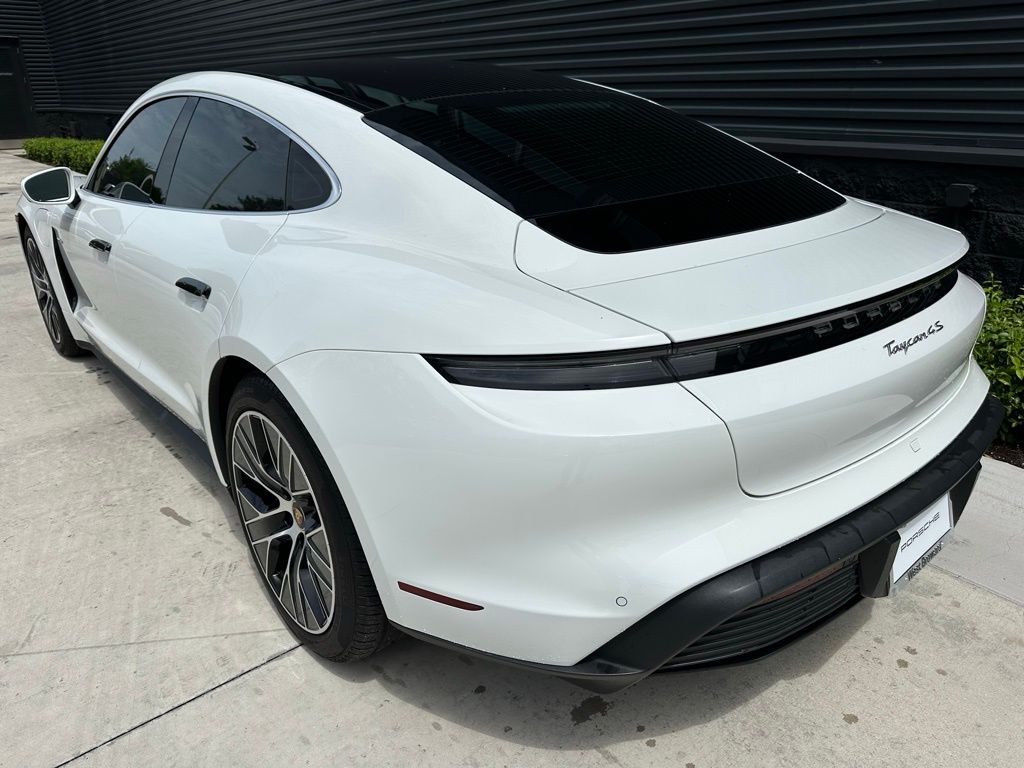 Thumbnail: 2022 Porsche Taycan - 3
