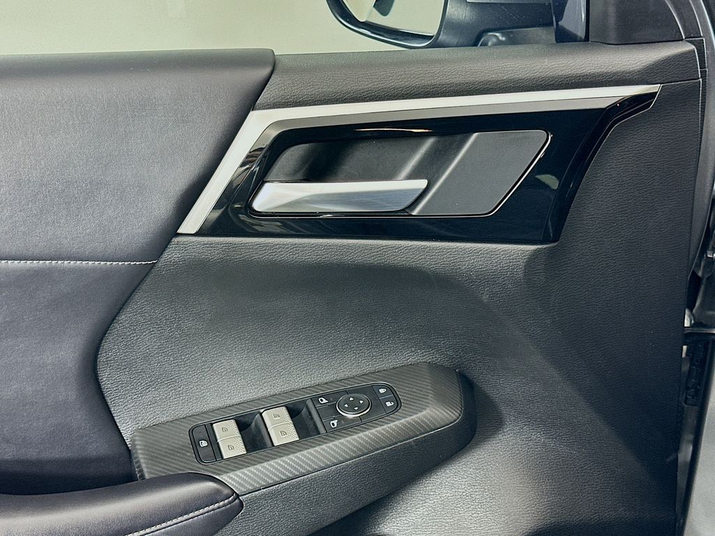 Thumbnail: 2022 Mitsubishi Outlander - 18