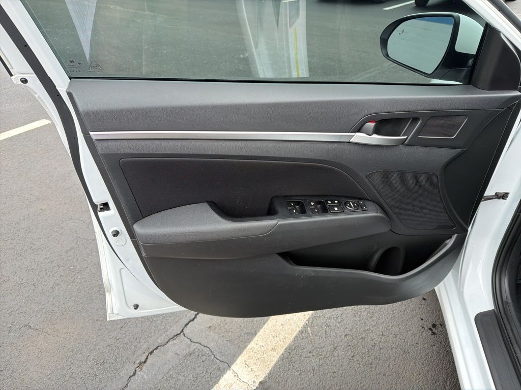 Thumbnail: 2019 Hyundai Elantra - 18