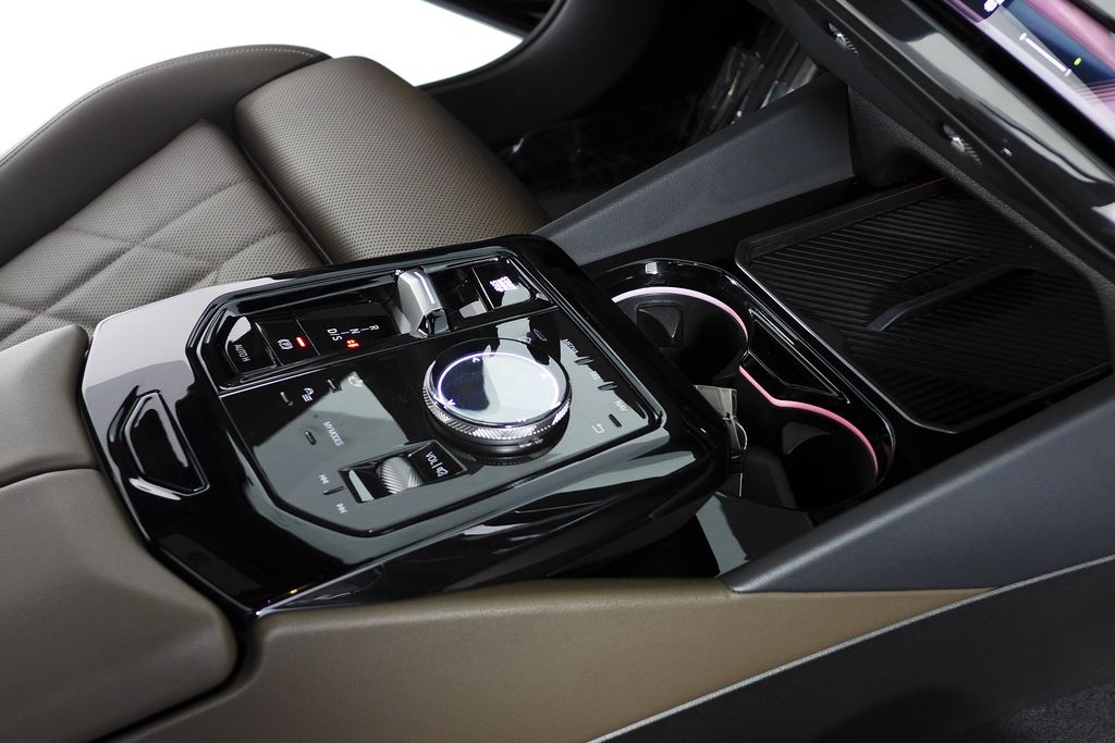 Thumbnail: 2024 BMW 5 Series - 15