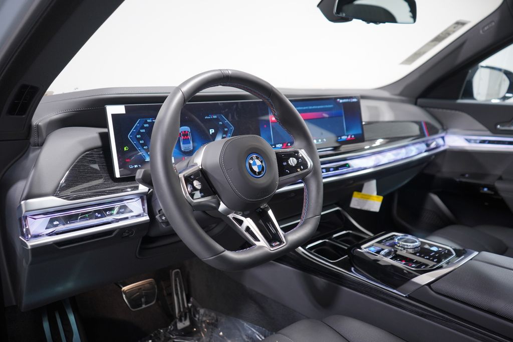 2024 BMW i7 M70 6