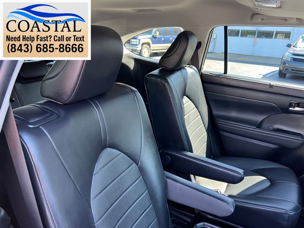 2022 Toyota Highlander XLE Brown at Davis Toyota of Orangeburg