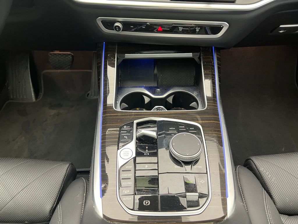 Thumbnail: 2025 BMW X7 - 13