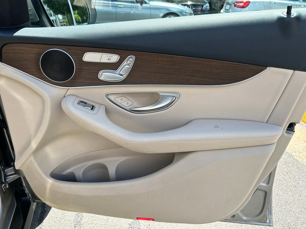 Thumbnail: 2021 Mercedes-Benz GLC - 19