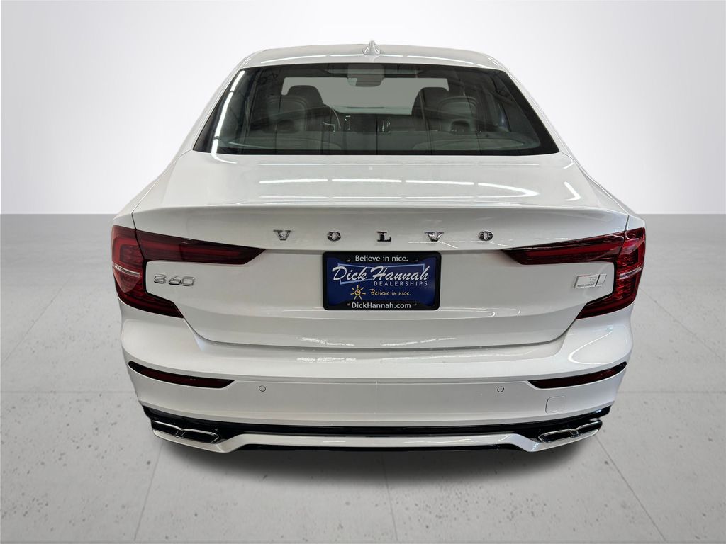 2022 Volvo S60 Recharge Plug-In Hybrid T8 R-Design