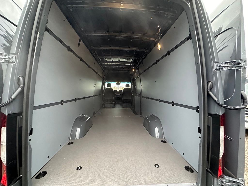 2024 Mercedes-Benz Sprinter 2500 Cargo 170 WB 23