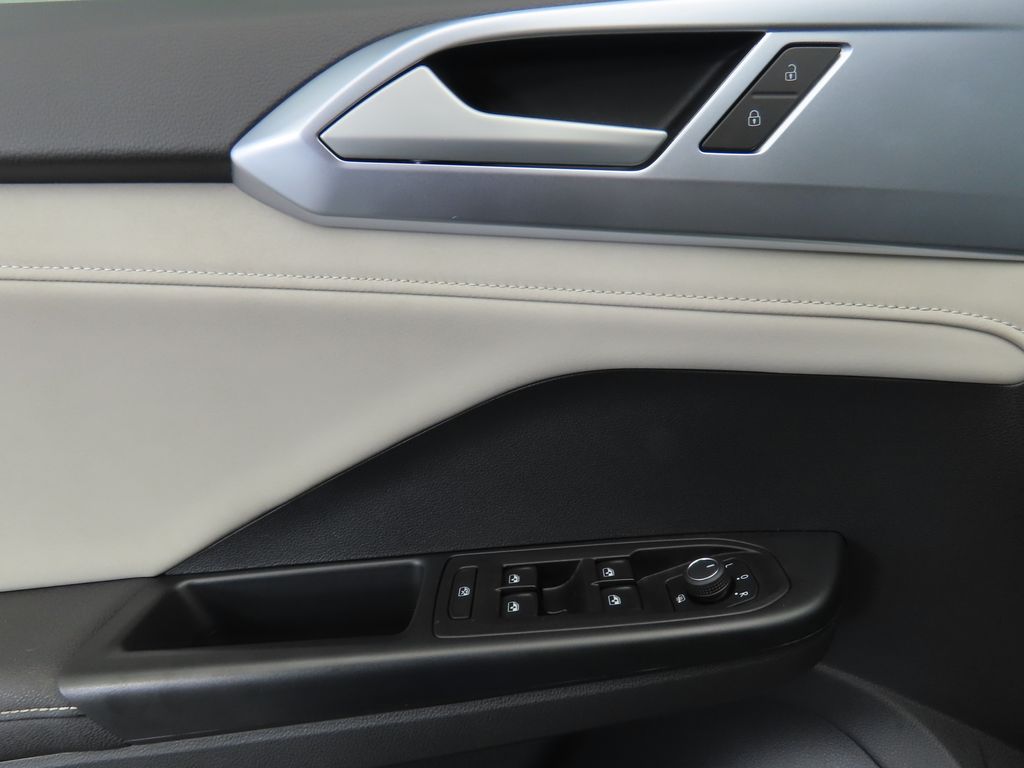 Thumbnail: 2025 Volkswagen Taos - 21