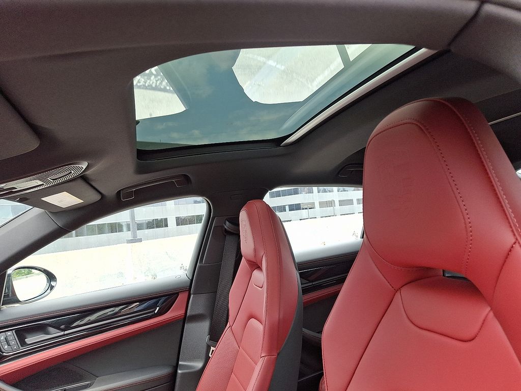 Thumbnail: 2025 Porsche Panamera - 15