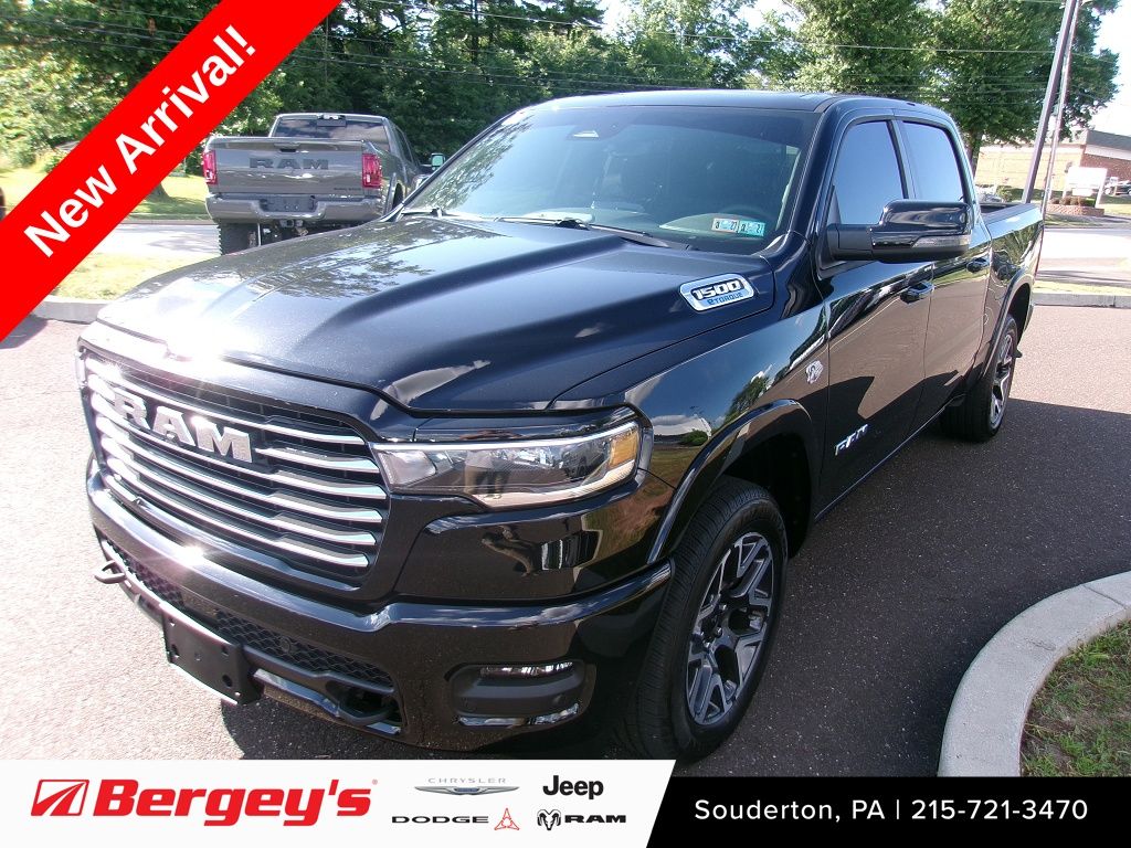 Diamond Black Crystal Pearlcoat 2026 RAM 1500 Pickup Truck Four-Wheel Drive 8-Speed Automatic